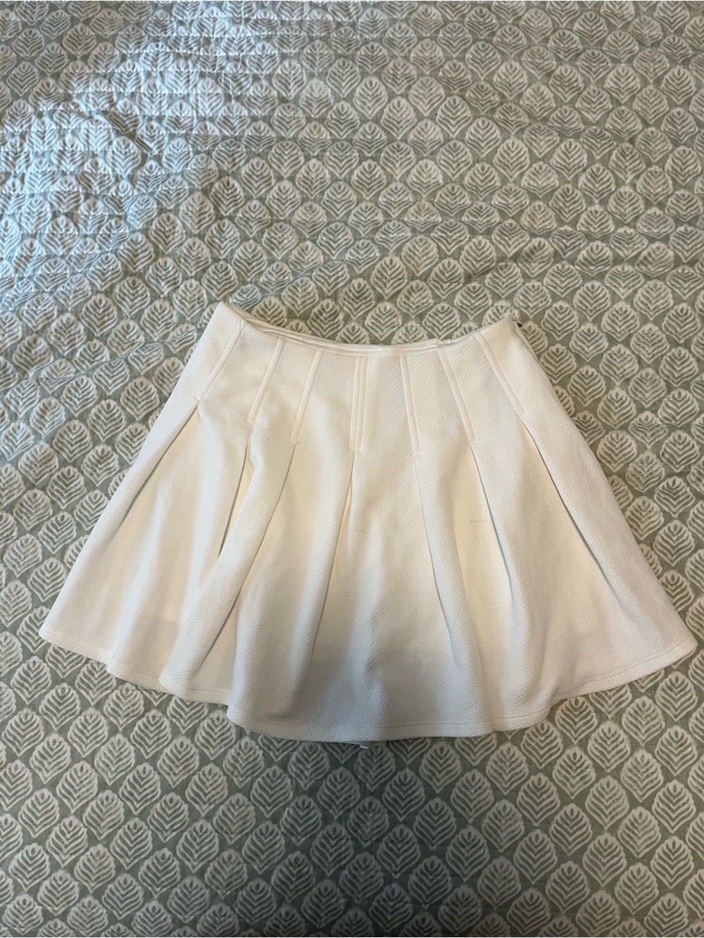 Women’s White Pleated Mini Skater Skirt